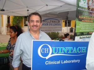 El Dr. Laureano Chileuitt representando al laboratorio clínico Quintach