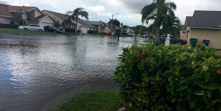 Preparados para inundaciones distribuyen sacos de arena en el sur de